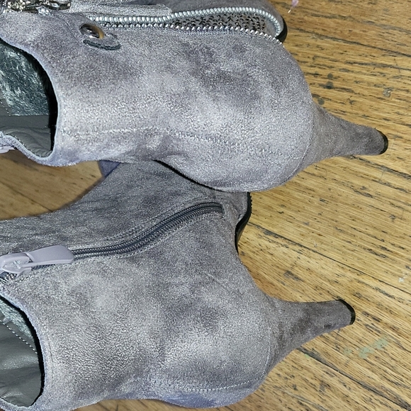 Dream Paris suede gray Boots with Gemstone Accent size 6 - Picture 3 of 7